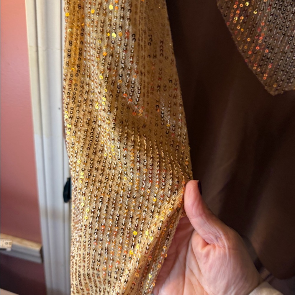 (SALE $5) taupe colored Lounge Set with Gold Sequin Heart, 3x - Picture 3 of 16